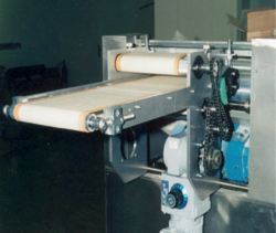 Teigrollmaschine zum Herstellen von Teigsträngen für Brezeln